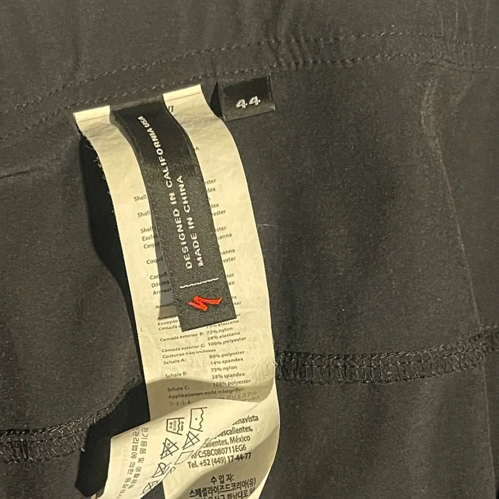 Speacialized shorts mens size 44 black EUC‎